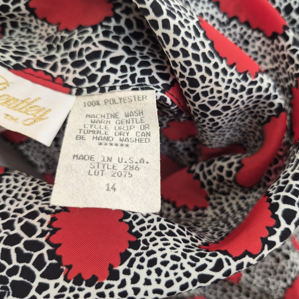 Vintage 80s TR BENTLEY  Red and Black Patterned, Built in Shoulder Pads. 14 - Picture 4 of 5